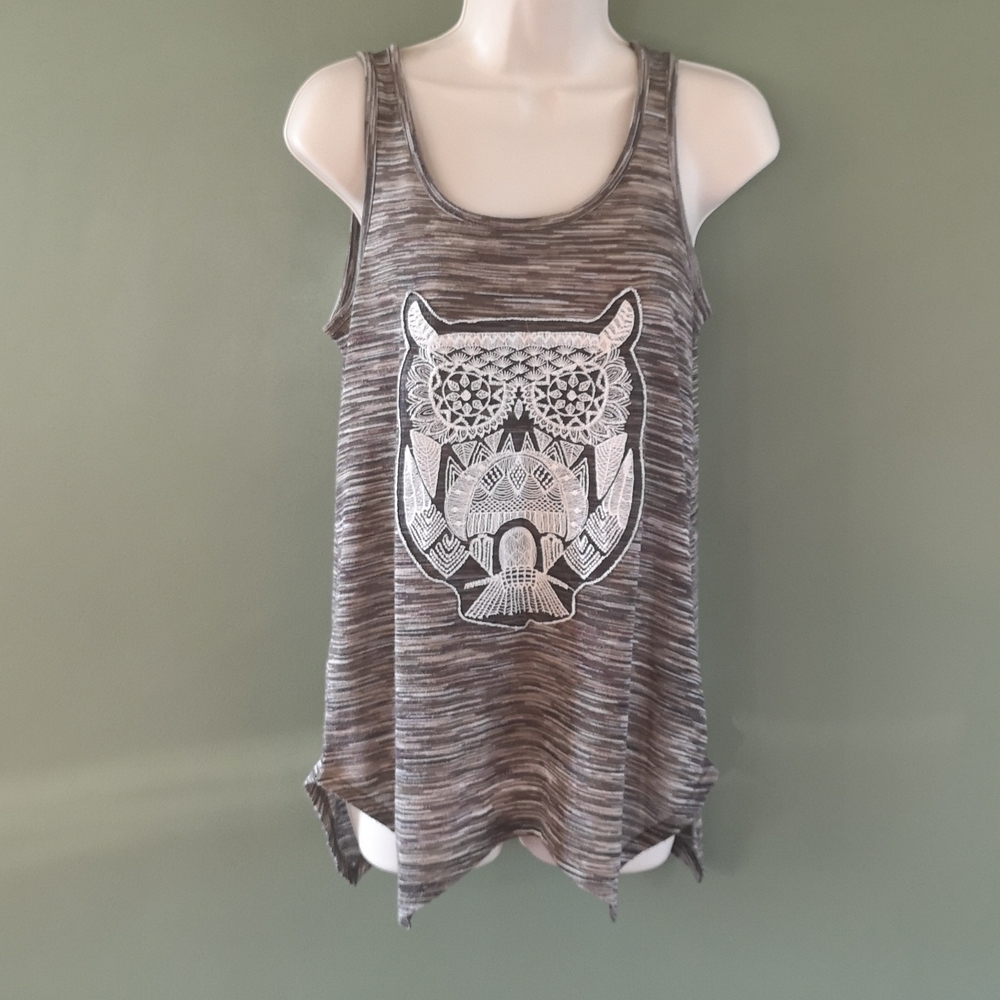 Absolutely Famous size M Tank Owl Applique Shark Bite Hem